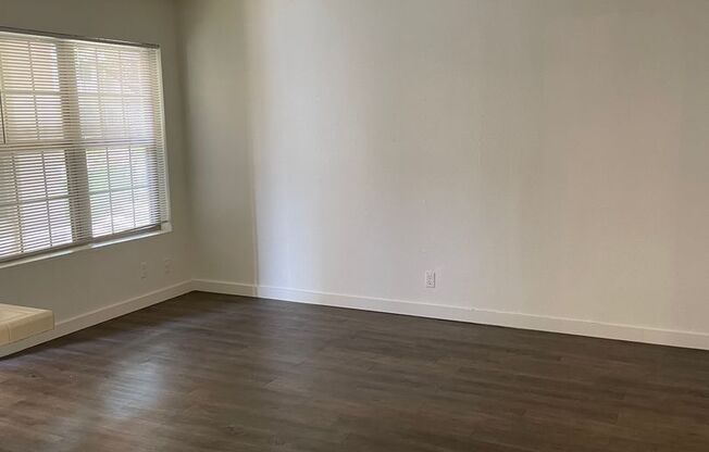 1 bed, 1 bath, 650 sqft, $1,225, Unit SUX-118