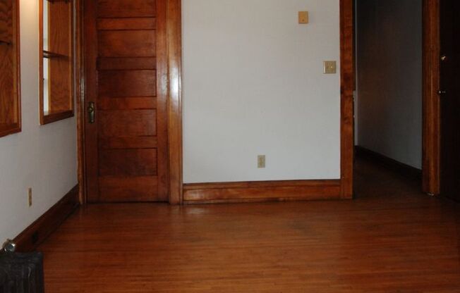 1 bed, 1 bath, 410 sqft, $950, Unit 22 - 26