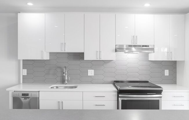 2 beds, 2 baths, 915 sqft, $2,300, Unit 416