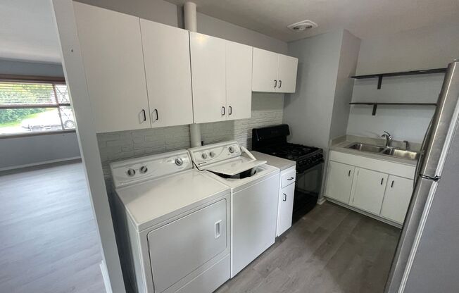 3 beds, 1 bath, $1,295