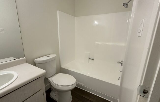 2 beds, 2 baths, 881 sqft, $1,700, Unit 228