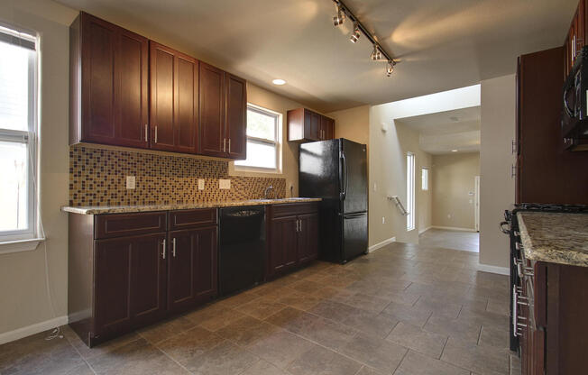 UT PRE LEASE: 2009 Remodeled 6 Bed / 3 Bath, Wood & Stained Concrete Floors, Custom High End Kitchen and Bathrooms, Just North of UT