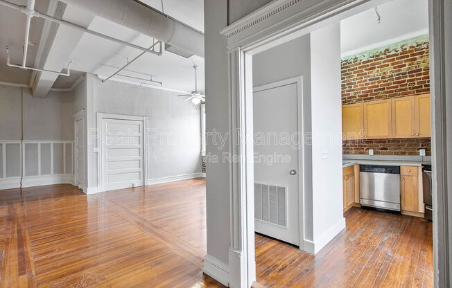 1 bed, 1 bath, 814 sqft, $1,195, Unit 11