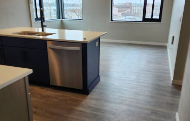 2 beds, 1 bath, 966 sqft, $1,550, Unit 301