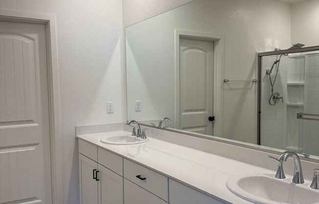 3 beds, 2.5 baths, $2,745, Unit UNIT 23102