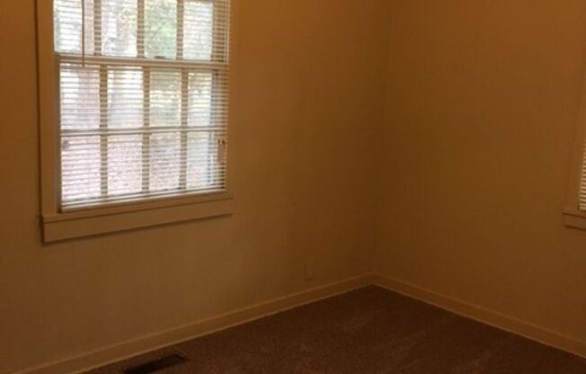 2 beds, 1 bath, $900