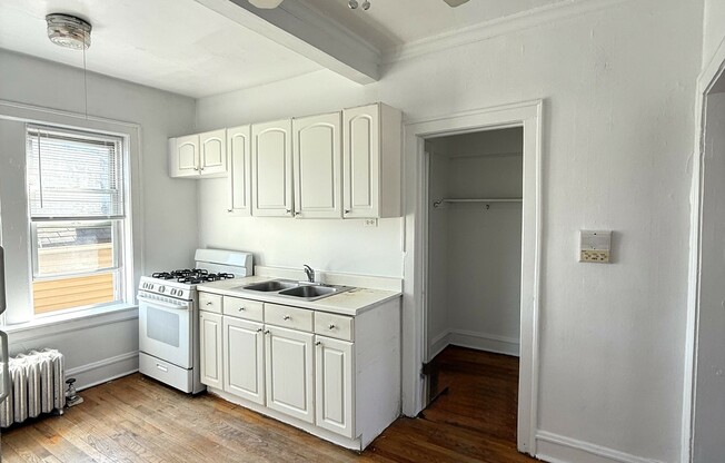2855 W BERTEAU