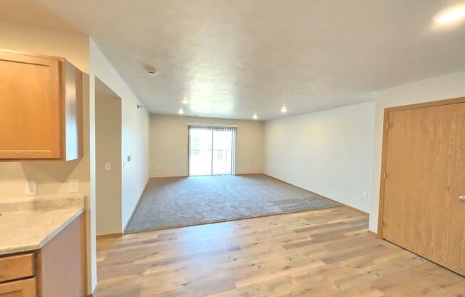 2 beds, 1 bath, 1,090 sqft, $1,230, Unit 3500 206