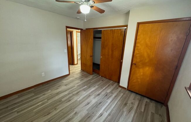 2 beds, 1 bath, 910 sqft, $975, Unit B 16