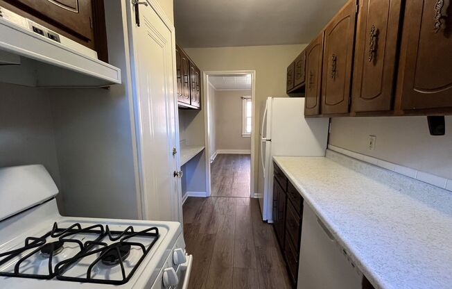 2 beds, 1 bath, $1,200, Unit 1st Floor