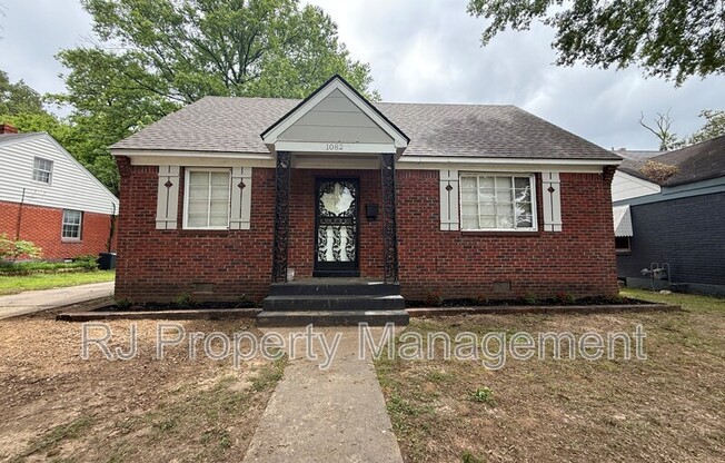 1082 WOODBURY