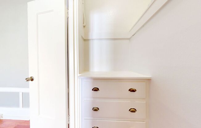 Studio, 1 bath, 373 sqft, $1,600, Unit 328