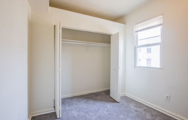 2 beds, 1 bath, $1,400, Unit (Unit 202)