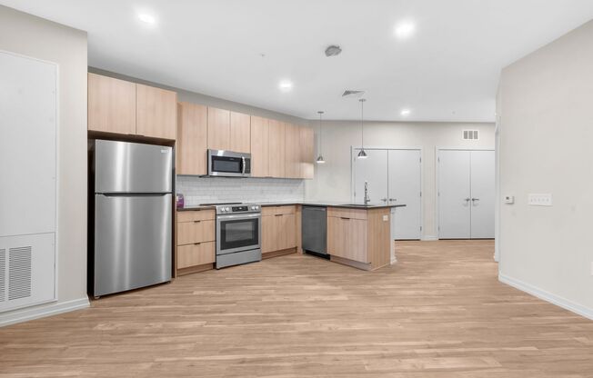 Studio, 1 bath, 548 sqft, $1,950, Unit 624