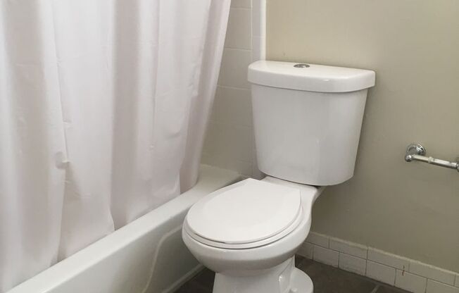 1 bed, 1 bath, 725 sqft, $1,245, Unit E10