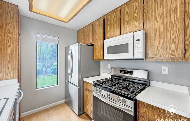 Bright 2BD/2BA Corner Unit Condo in Mira Mesa with Dual En-Suite Baths, Patio & Pool