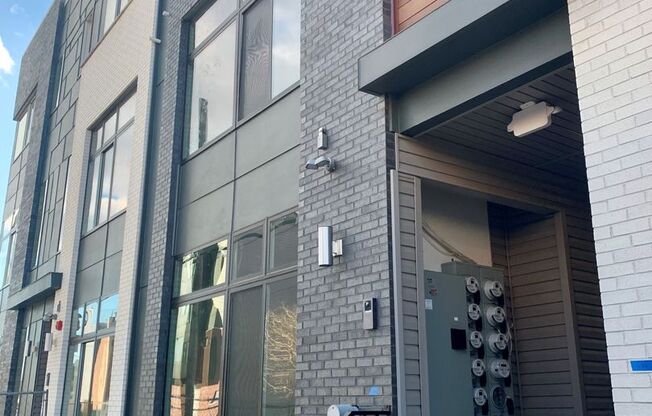 Luxurious 1-Bedroom Apartment in Olde Kensington! Available NOW!