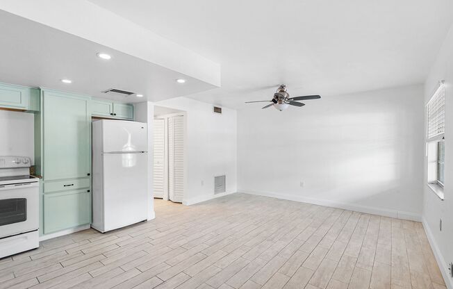 ST PETE APARTMENT FOR RENT!!