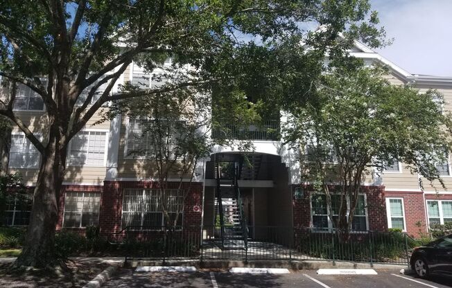 Renovated Ground Floor 2 Bed 2 Bath Condo. New Floors Throughout