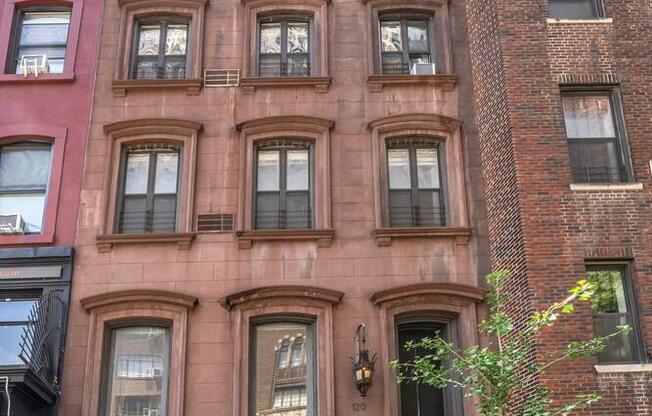 120 E 19 ST