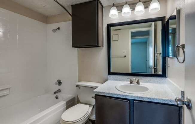 Cobble Hill Apartments in Fort Worth, Texas Bathroom