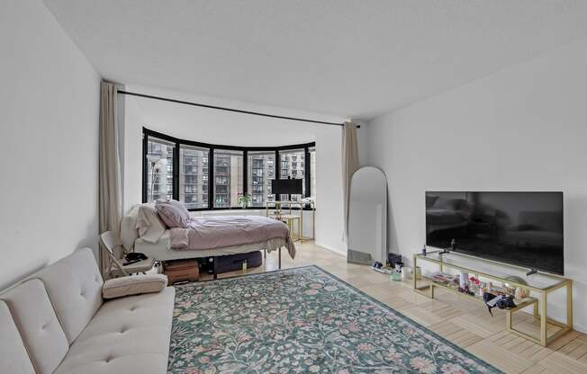 Studio, 1 bath, 571 sqft, $4,100, Unit 31H
