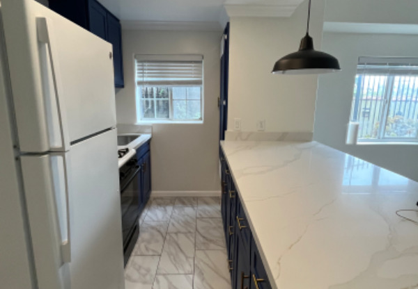 1072 Laguna Ave 10