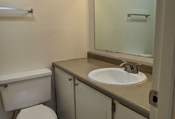 Studio, 1 bath, 350 sqft, $1,025, Unit 105