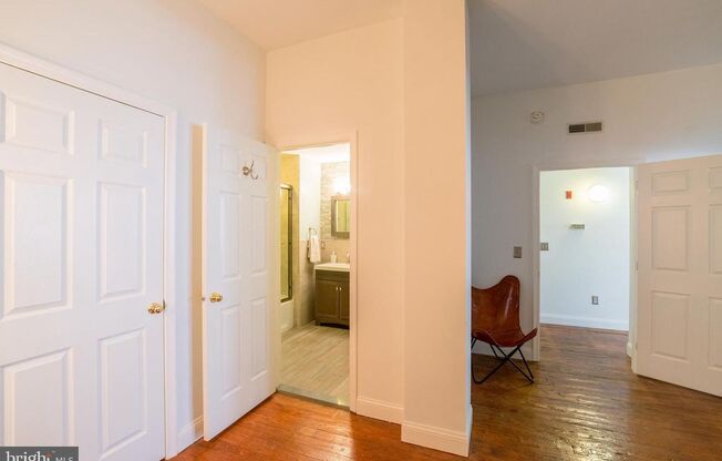 1 bed, 1 bath, $2,050, Unit UNIT 25