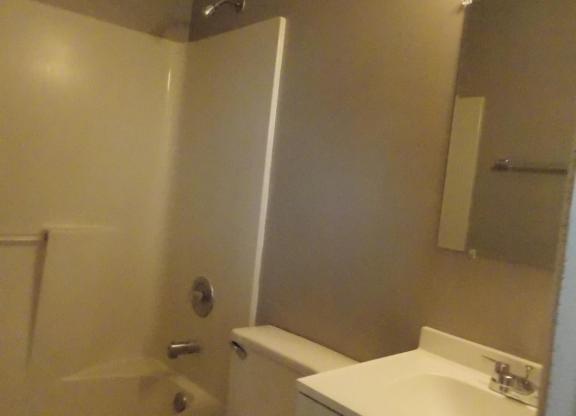 2 beds, 2 baths, 825 sqft, $750, Unit # 42