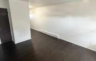 2 beds, 1 bath, $850, Unit 675 North Entrance Avenue unit 6