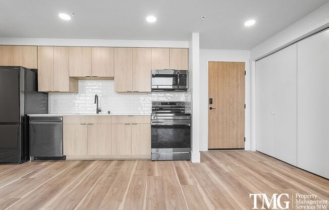 2 beds, 2 baths, 792 sqft, $1,800, Unit 111