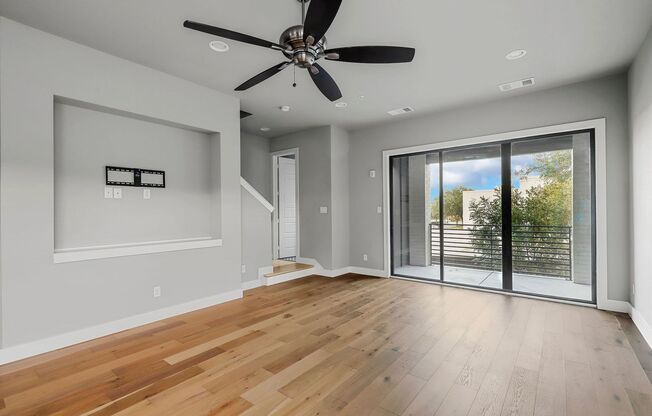 Stunning 3 Bedroom 3.5 Bathroom Townhome in Fort Worth!