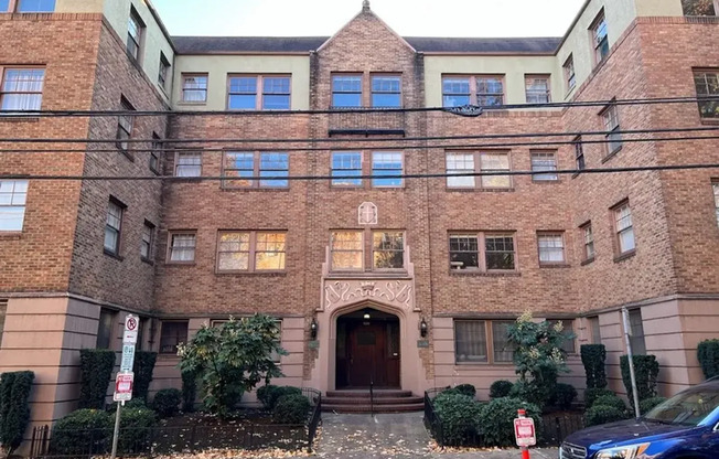 Studio, 1 bath, 306 sqft, $1,025, Unit 401