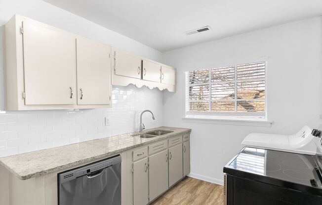 Gean Rise - 1 Bedroom / 1 Bathroom with Balcony/Porch