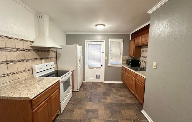 2 beds, 1 bath, $1,100, Unit UNIT 30C