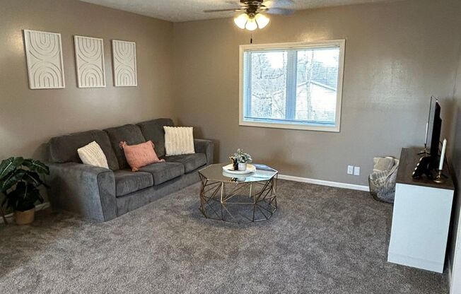 2 beds, 1.5 baths, 680 sqft, $949, Unit 8534