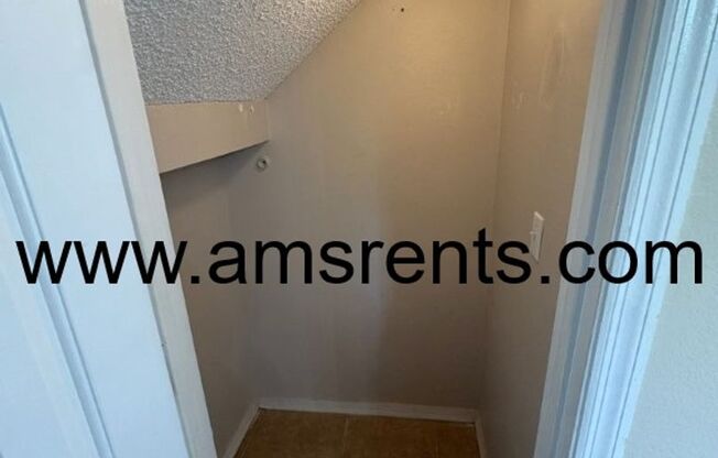 3 beds, 2.5 baths, $2,200