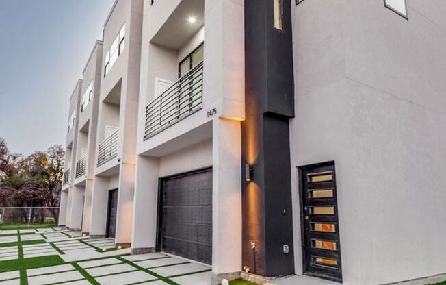 Spacious Townhouse in Dallas