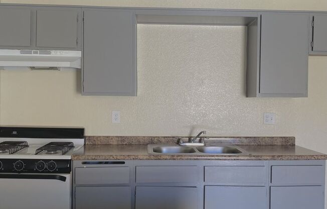 1 bed, 1 bath, 590 sqft, $1,195, Unit 30