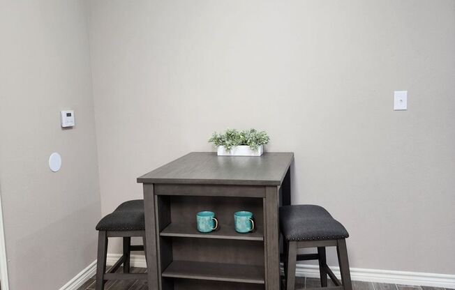 2 beds, 1 bath, 988 sqft, $1,350, Unit Unit 55