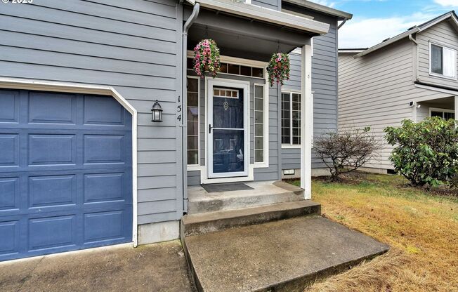 Spacious 3-Bedroom Home with Vaulted Ceilings & Expansive Backyard