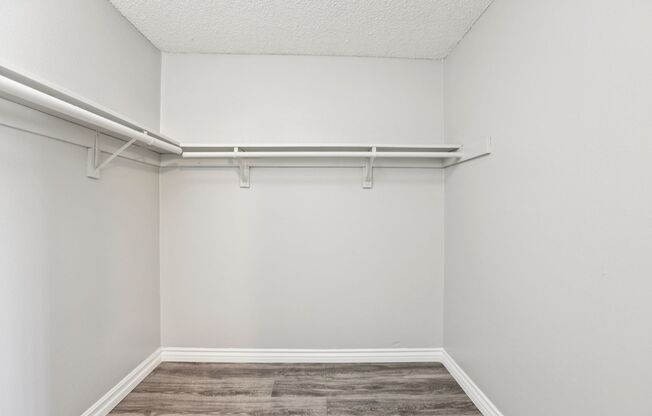 1 bed, 1 bath, 800 sqft, $2,180, Unit R18