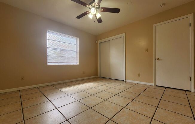 2 beds, 1 bath, 898 sqft, $1,100, Unit 230B NE 40 LN