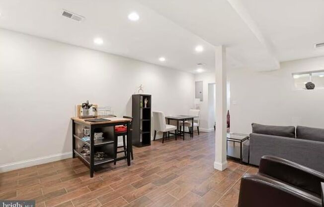 1 bed, 1 bath, 800 sqft, $2,095, Unit Unit B