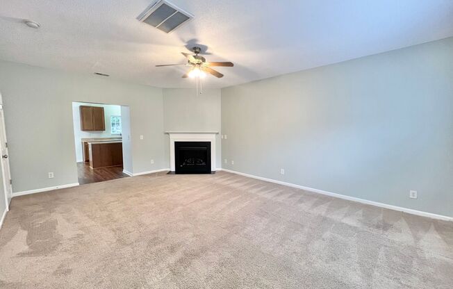 Charming 3BD, 2BA Apex Townhome In a Prime Location Near Tons of Shopping and Dining Options