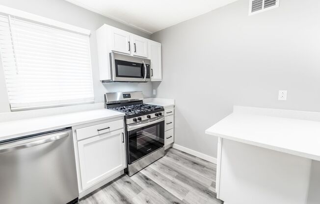 2 beds, 1 bath, 917 sqft, $1,695, Unit 403