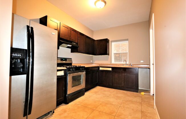 3 beds, 1.5 baths, 1,200 sqft, $1,400, Unit Unit 2