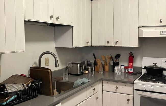 116 W. 8th St-Riverview Apts