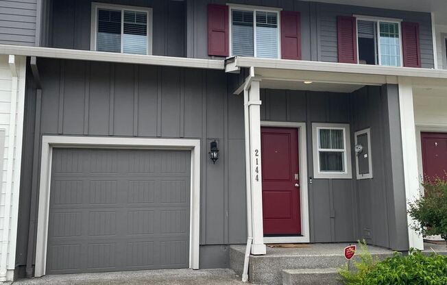 3 Bedroom Townhome w/FULLY FENCED YARD & GARAGE!!